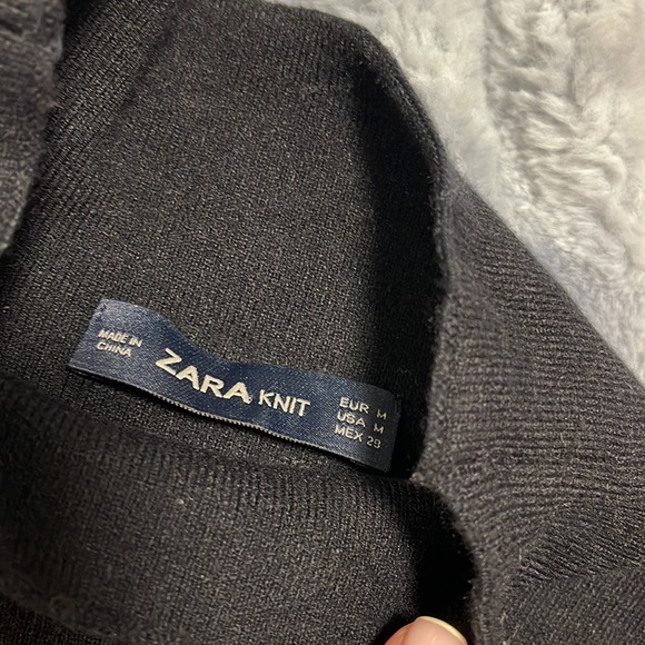 Zara knit mock neck sweater with short sleeve and white trim - Picture 4 of 4